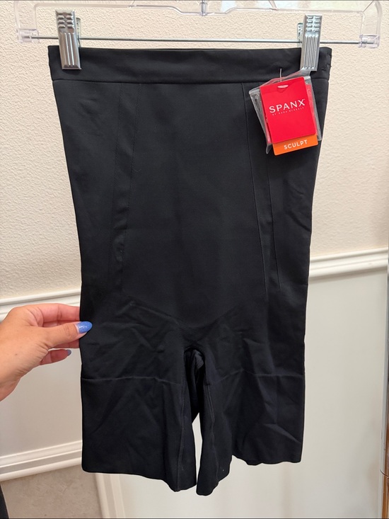 SPANX Other - SPANX High-Wasited Mid-Thigh Short